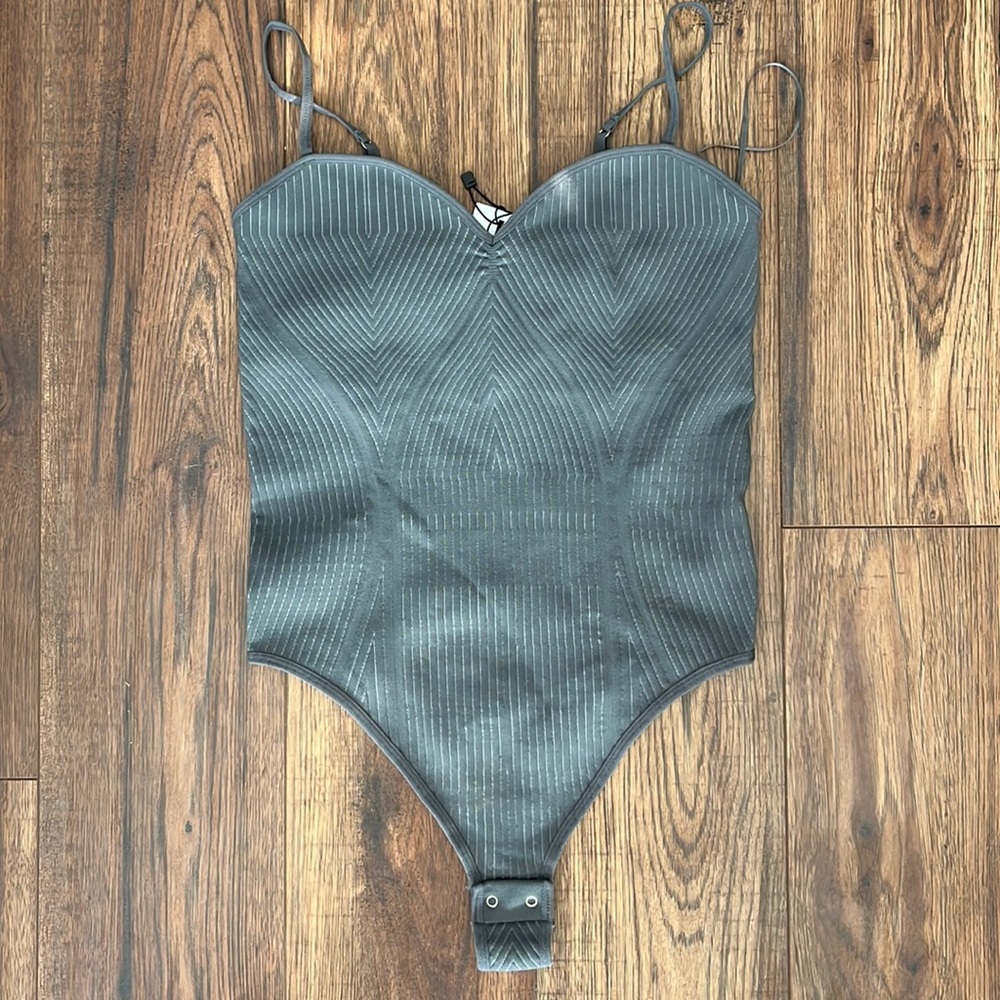 NWT sweetheart bodysuit